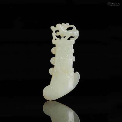 CHINESE JADE CARVED ARCHAISIC BLADE SHAPED PENDANT