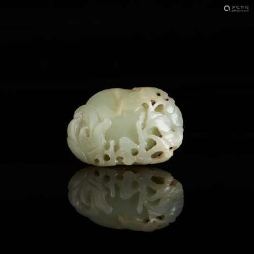 CHINESE JADE CARVED PEACH GROUP