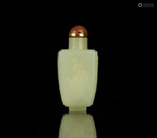 CHINESE JADE CARVED SNUFF BOTTLE