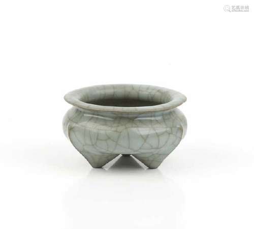 CHINESE CRACKLED CELADON GLAZED TRIPOD CENSER