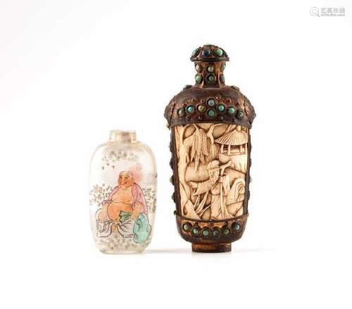 TWO CHINESE SNUFF BOTTLES