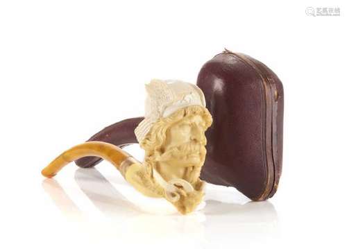 ANTIQUE CARVED MEERSCHAUM AND AMBER PIPE