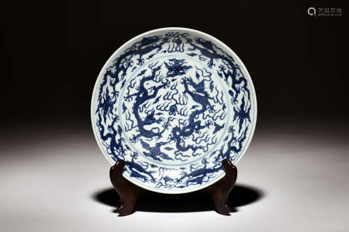 BLUE AND WHITE 'DRAGONS' DISH