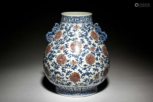 BLUE AND WHITE UNDERGLAZED RED 'FLOWERS' JAR WITH HANDLES