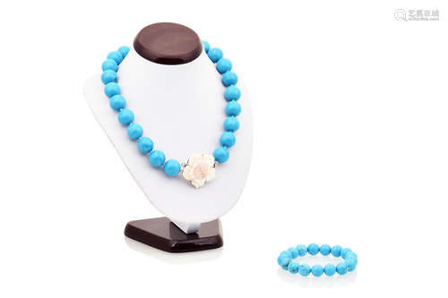 TURQUOISE BEAD NECKLACE AND BRACELET WITH MOTHER OF PEARL CLASP