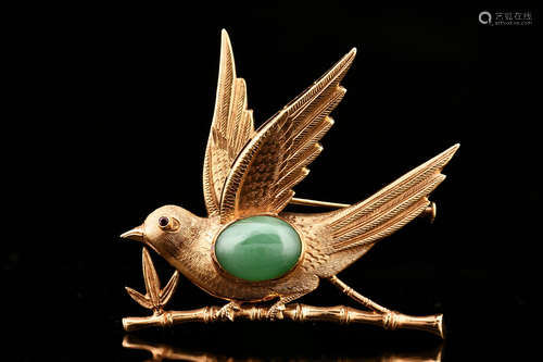 14K GOLD AND JADEITE 'BIRD' BROOCH