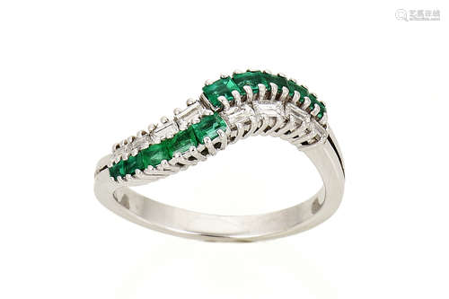 18K WG EMERALD AND DIAMOND RING