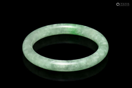 ICY JADEITE ROUND BANGLE WITH AIGL CERTIFICATE