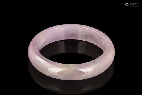 JADEITE ROUND BANGLE