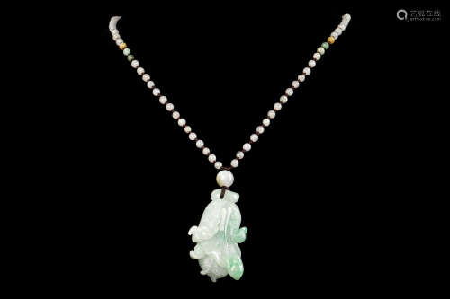 JADEITE CARVED 'CABBAGE' PENDANT NECKLACE WITH CERTIFICATE