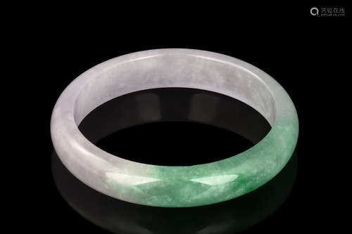 JADEITE ROUND BANGLE