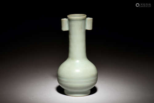 LONGQUAN WARE BOTTLE VASE WITH LUG HANDLES