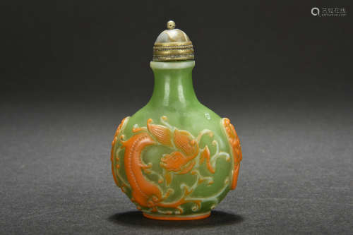 RED OVERLAY GREEN GLASS SNUFF BOTTLE