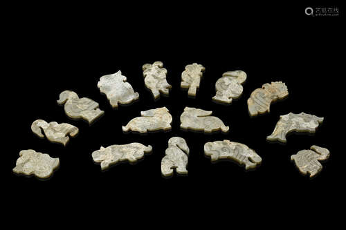 GROUP OF FIFTEEN JADE CARVED 'ANIMALS' ORNAMENTS