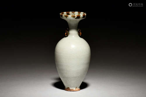 LONGQUAN WARE WHITE GLAZED BOTTLE VASE