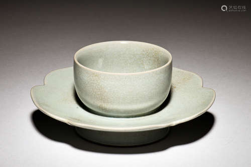 RU WARE CELADON GLAZED FLORIFORM SAUCER