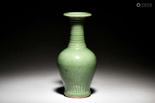 YAOZHOU WARE CELADON GLAZED BOTTLE VASE