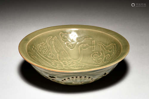 YAOZHOU WARE CARVED 'PHOENIX' BOWL