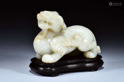 CARVED WHITE JADE 'PIXIU' FIGURE