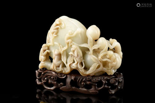 JADE CARVED 'MONKEY AND PEACHES' FIGURAL GROUP