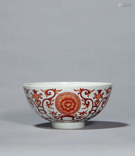 清代 矾红花卉碗