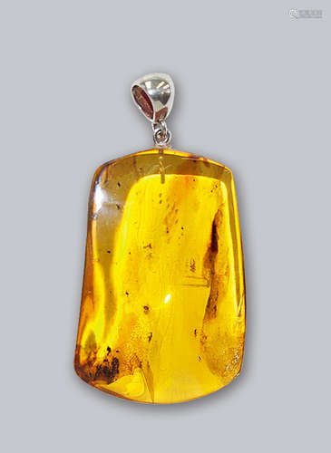 琥珀飾件(14.3g) Natural Baltic Amber Pendant With Many Insects