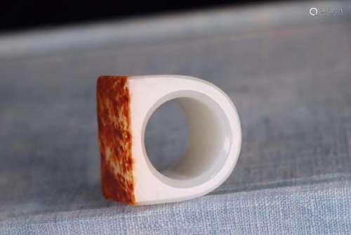A HETIAN JADE CARVED THUMB RING