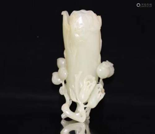 A HETIAN JADE CARVED FLORAL ORNAMENT
