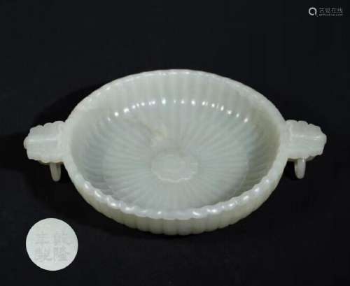 A HETIAN JADE CARVED PETAL SHAPED BRUSH WASHER