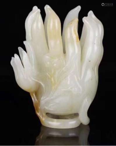 A HETIAN JADE CARVED BUDDHA HAND SHAPED PENDANT