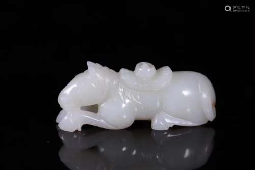 A OLD HETIAN JADE HORSE SHAPED PENDANT