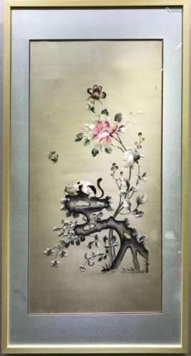 A FLORAL AND CAT PATTERN EMBROIDERY FRAME