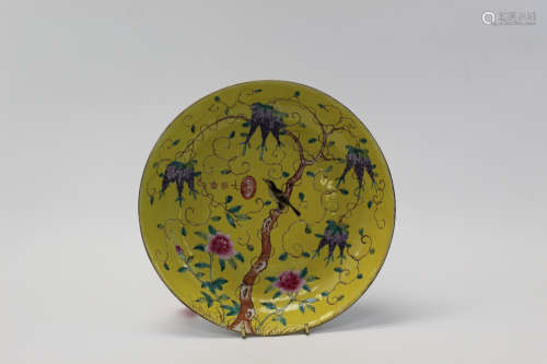 Chinese Yellow Glaze Dish with Famille Rose Bird and Flower Decorations.