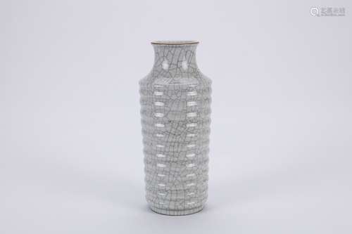 Chinese Ge Ware porcelain vase.