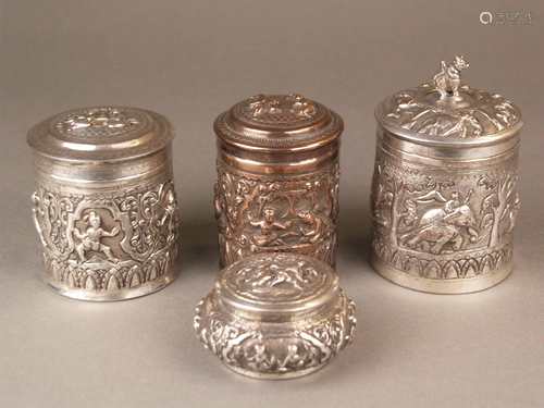 Convolute of lidded doses - Burma (Myanmar), 3 parts in the Kun-it-form, silver alloy /<br />silver plated, on wall and cover  relief decoration with various figurative scenes and leaf borders, H.ca.4.5 to 11.5cm , bottom 2x with engraved dedication