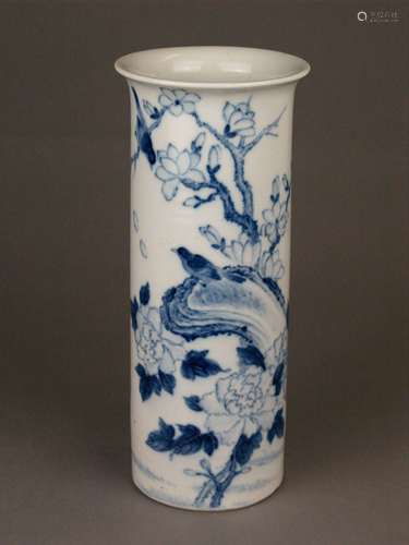 Hat stand - China / early republic period, porcelain with paintings in underglaze blue:<br />rocks with magnolia tree and paeonia bushes and pair of birds, on the reverse inscription in Chinese calligraphy, blue bottom mark, H.ca.28cm