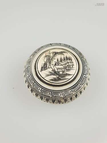 Small lid box - China?, bone, round shape, black colored engravings, lid with finely<br />painted village scene, encircling decorative ribbons, including meandering decoration, bottom mark, signs of age or wear, HxD: ca.3x5.5cm