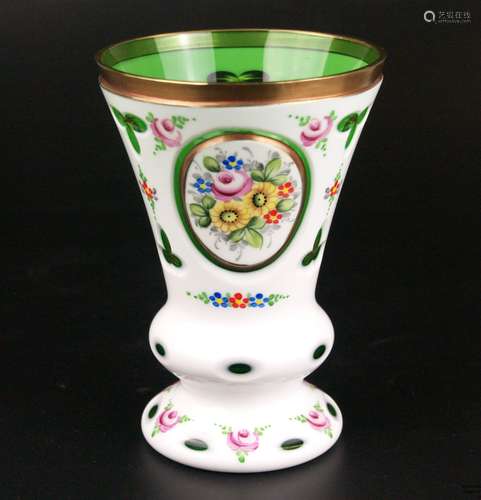 Überfangvase -  Böhmen, grünes Glas mit Milchglas-Überfang, ausgeschliffene Reserven mit<br />polychromer Blumenmalerei, Goldstaffage, min. Gebrauchsspuren, H.ca.15cm