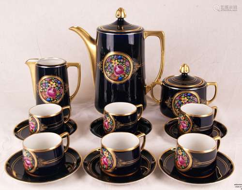 Art Nouveau coffee service - around 1910, 15-pieces:  jug, milk creamer, sugar bowl, 6<br />cups with saucers, cobalt fund with polychromatic flower reserves, lush gold staffage with volupted Art Nouveau-ornaments, bottom marked Heinrich Baensch / L stamp with star, partly press number ''830 '', black brush number'' 850/454 8 ''or'' 854/454 8 '', can / cup height ca.26,5 / 6cm, good condition, only minimal traces of use (milk can with old punctate glaze damage on the outside of the stand)