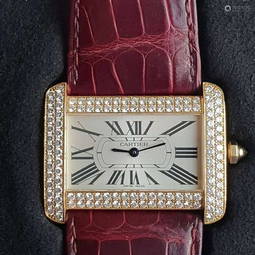 Luxurious Cartier wristwatch - Cartier Tank Divan XL, Ref.2602, 18ct yellow gold, approx.<br />38mm x 30mm, screwed case back, case number WA 301156, front all around set with 118 fine diamonds, larger diamond rose on the crown, total ca.2,90ct ., quality G (TW) VVS, quartz movement, rare guilloché silver-colored dial with applied Roman numerals and blued steel hands, hidden signature ''CARTIER'' in the Roman ''7'', original leather strap with high-quality original 18ct pin buckle, functioning, original box, original case and original papers attached, also with original diamond watches certificate from Wempe