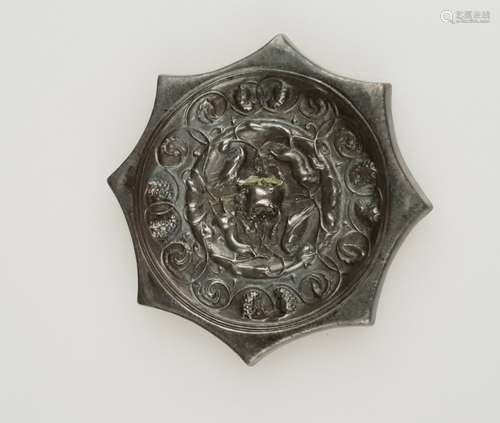 Miniature mirror - China, tin bronze with silver-colored coating, round shape with<br />eight-fold jagged edge, in the mirror concentric vegetal reliefs in the style of the Tang-period, on the reverse partially copper efflorescence, dm.ca.6cm