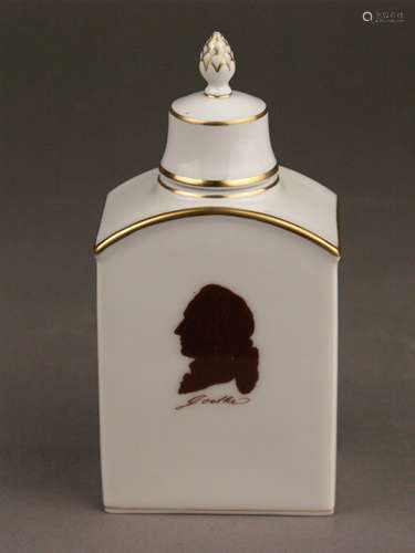 Tea caddy - Hoechst, Germany, blue wheel mark, 20th century, rectangular tea caddy with<br />silhouetted Johann Wolfgang von Goethe profile, gold decoration, H.ca.14,5cm