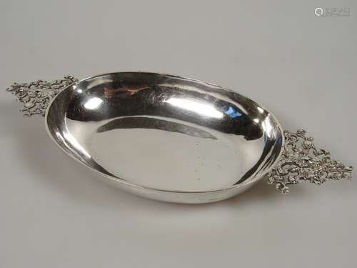 Antique Henkel bowl - silver, hallmarked with Hanau stamps (lily / merchant ship), 19th<br />century, elegant, oval bowl, rocaille handles with mermaid reliefs, length with handles: approx.19 cm, width: approx .9 cm, height: about 2.2 cm. weight: ca.145.4 g