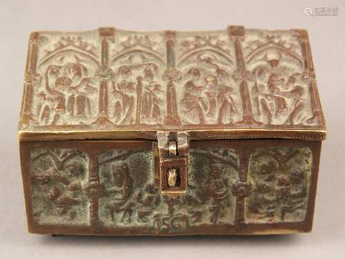 Bronze box in the manner of a Minne box - rectangular bronze body with hinged lid, on<br />square feet, lush relief decoration in gothic style with scenes with pairs of figures under pointed arches, front lower edge with dating ''1561'', ca.7x13,4x8cm, weight ca.1146g, slight copper efflorescence, golden patina