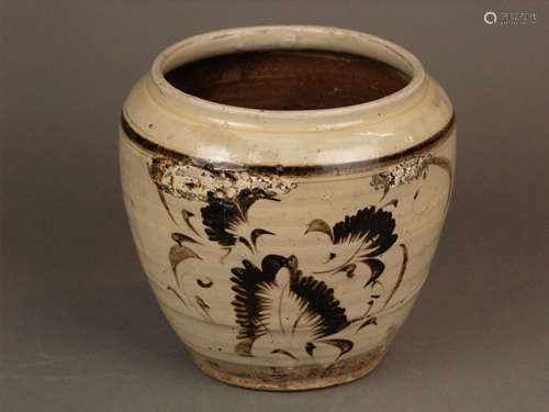 Storage Jar in the Cizhou style - stoneware with white glaze and dark brown decor, some<br />larger glaze defects and imperfections, inside brown background, unglazed stand with chips, H.ca.19,5cm / dm. (Opening) ca.15,5cm