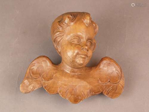 Geflügelter Putto - Oberammergau, 20. Jh, Holz, vollrund geschnitzt, mit Wandaufhängung,<br />HxB:ca.15x16,5cm