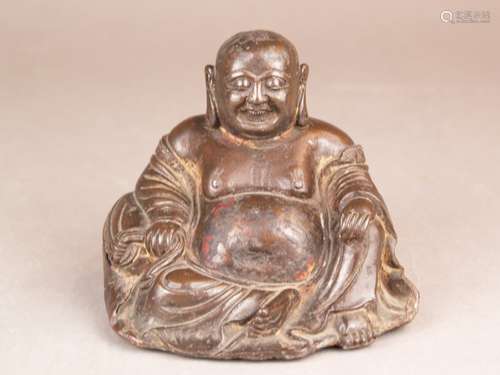 Budai Luohan - China, Qing Dynasty, copper, remains of lacquer and gilding, bottom with<br />round opening, representation of the cheerful monk Qici in a sitting posture, the left hand resting on the bent knee, the right embraces the jute bag,  H.ca.13cm