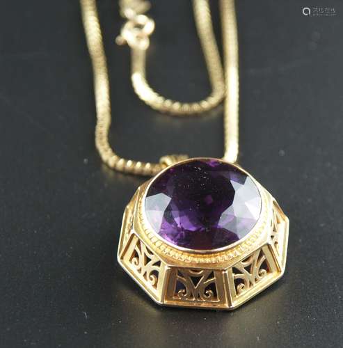 Amethyst pendant / brooch on necklace - YG 750, large faceted amethyst Dm.ca.2,3cm, weight<br />ca.24,3g, chain 333 YG, L.ca.80cm, ca.20,3g