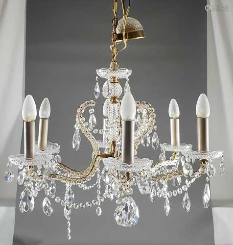 Deckenlampe - Messing/Kristallglas, Balusterschaft mit Schalenabschluss, 6 gebogte<br />Leuchterarme, Tropfschalen mit Kerzentüllen, reich dekoriert mit plastischen Blüten und großformatigem Prismenbehang, H(ohne Kette)/Dm.ca.31/58cm,mit Ersatzteilen (zwei Tropfschalen mit Behang), einige Prismenteile lose anbei