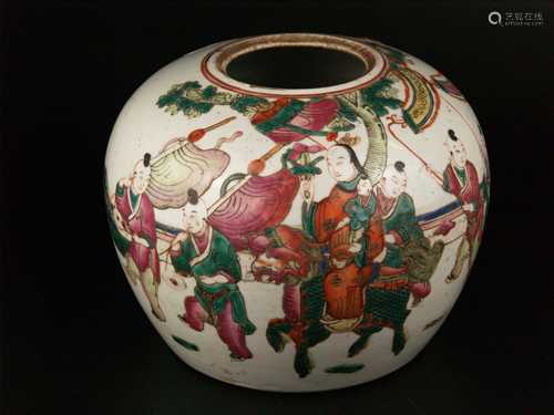 Shoulder pot - China, after 1900, rounded wall and broad shoulder, porcelain with<br />polychrome onglaze painting, on the wall multi-figure scenic representation in landscape, two stylized bats in iron red, on the shoulder red export wax seal, lip rim and unglazed foot ring with minimal bumps, H .ca.17cm